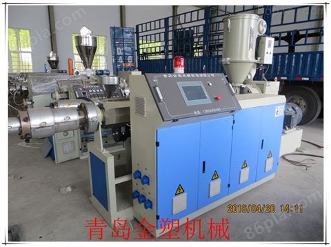 青岛塑料机器制造厂 生产地暖管设备
